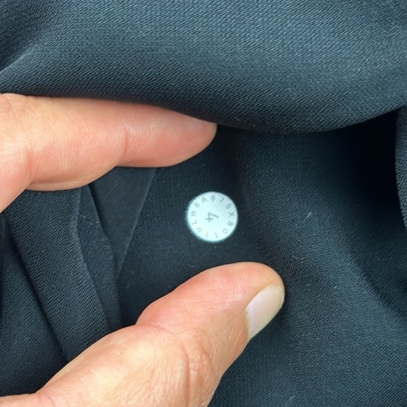 Lululemon On The Fly Skirt *Woven Black - Picture 5 of 5